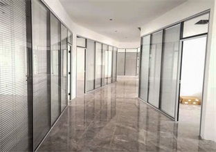 怎样提升青岛办公隔断的档次  (图1)