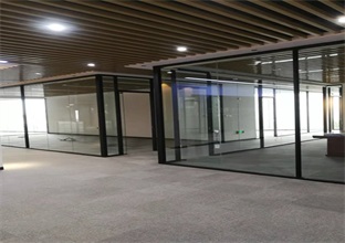 根据空间需求选择青岛玻璃隔断的方法  (图1)