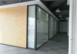青岛玻璃隔断是否需要防火玻璃(图1) 青岛玻璃隔断是否需要防火玻璃(图1)