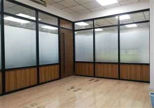 打造高品质青岛玻璃隔断新方案(图1)